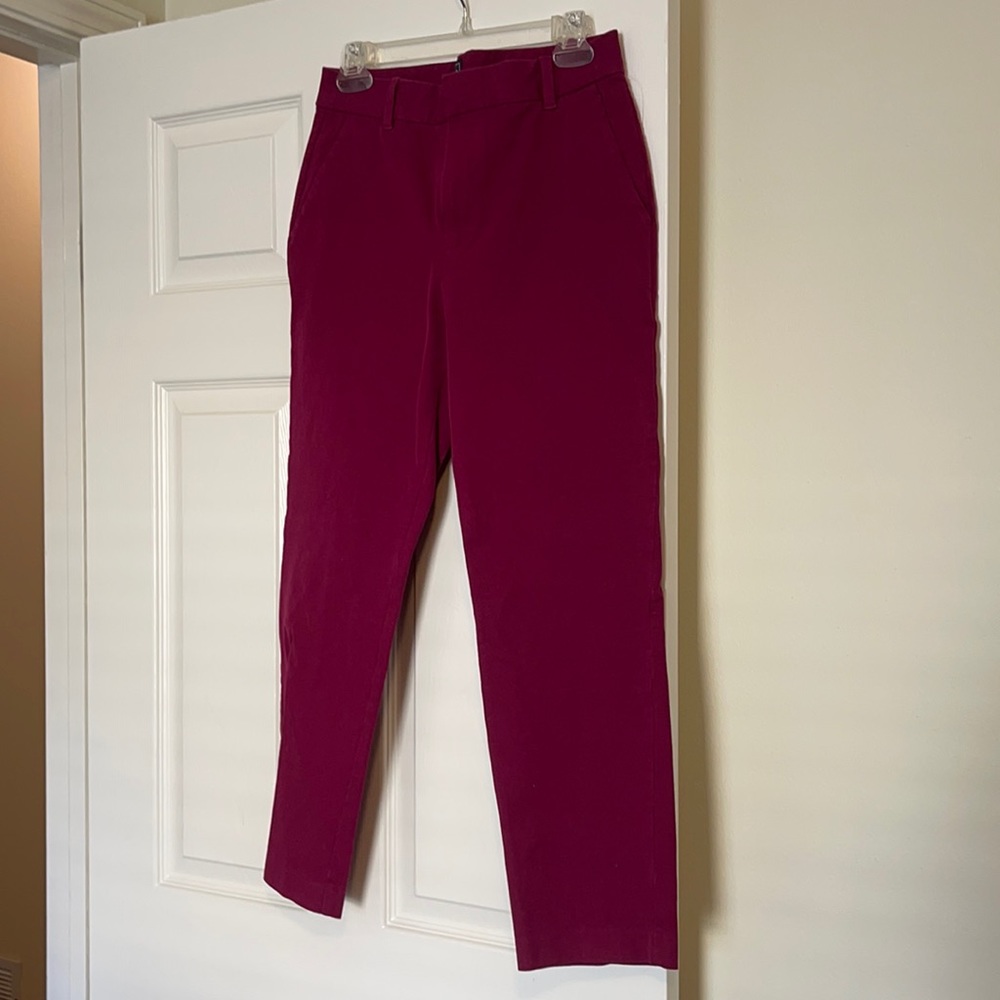 Beautiful plum colored Gap ankle slim fit pants size 6 NWOT
